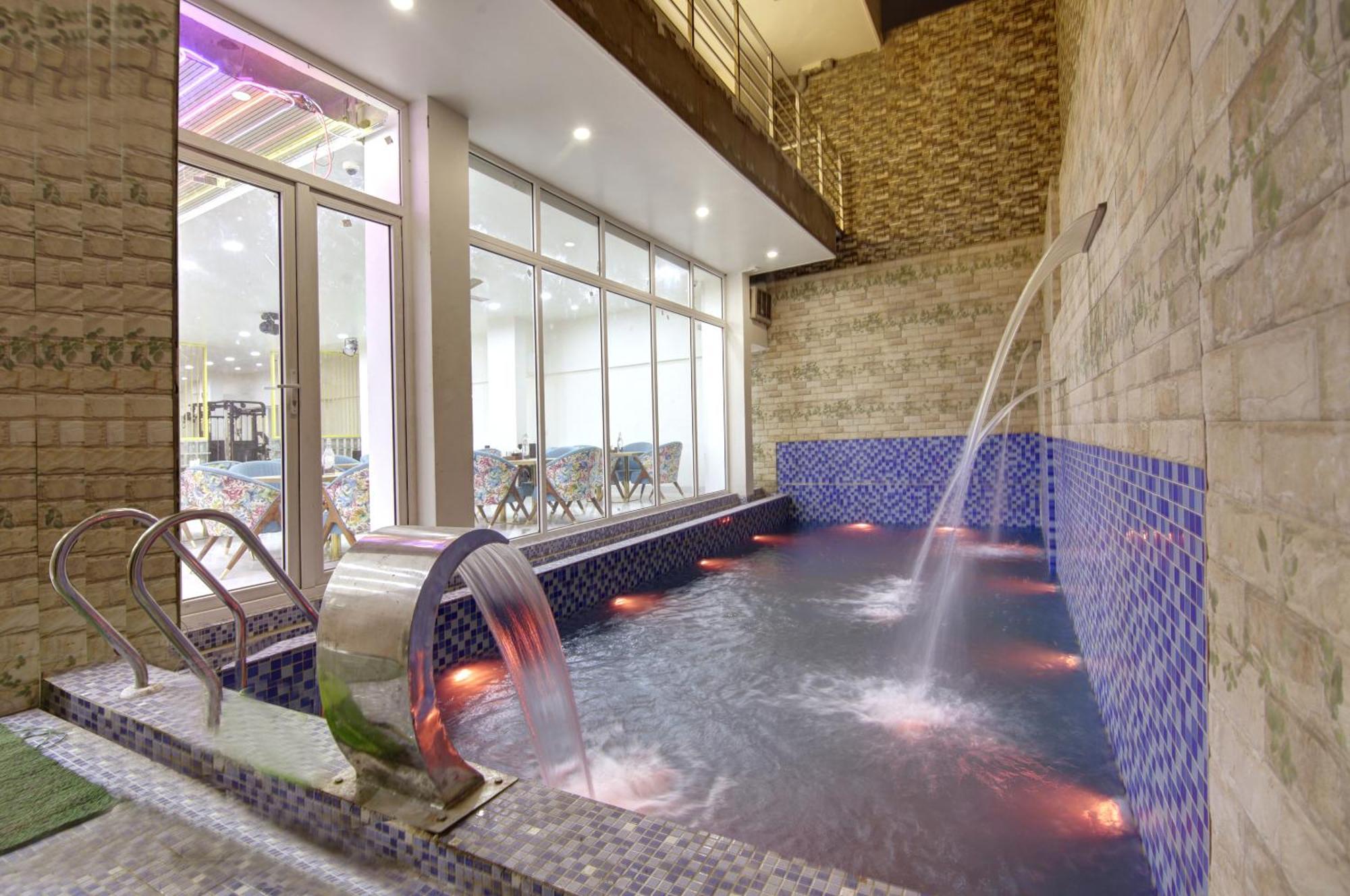 Anandam Club House Apart otel Gurgaon Dış mekan fotoğraf