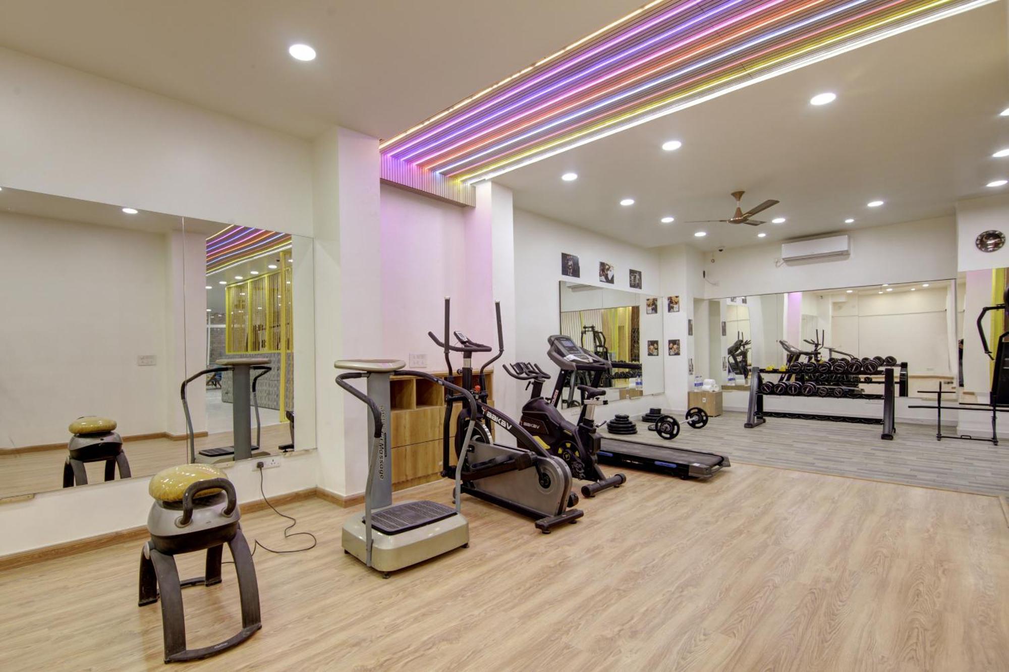 Anandam Club House Apart otel Gurgaon Dış mekan fotoğraf